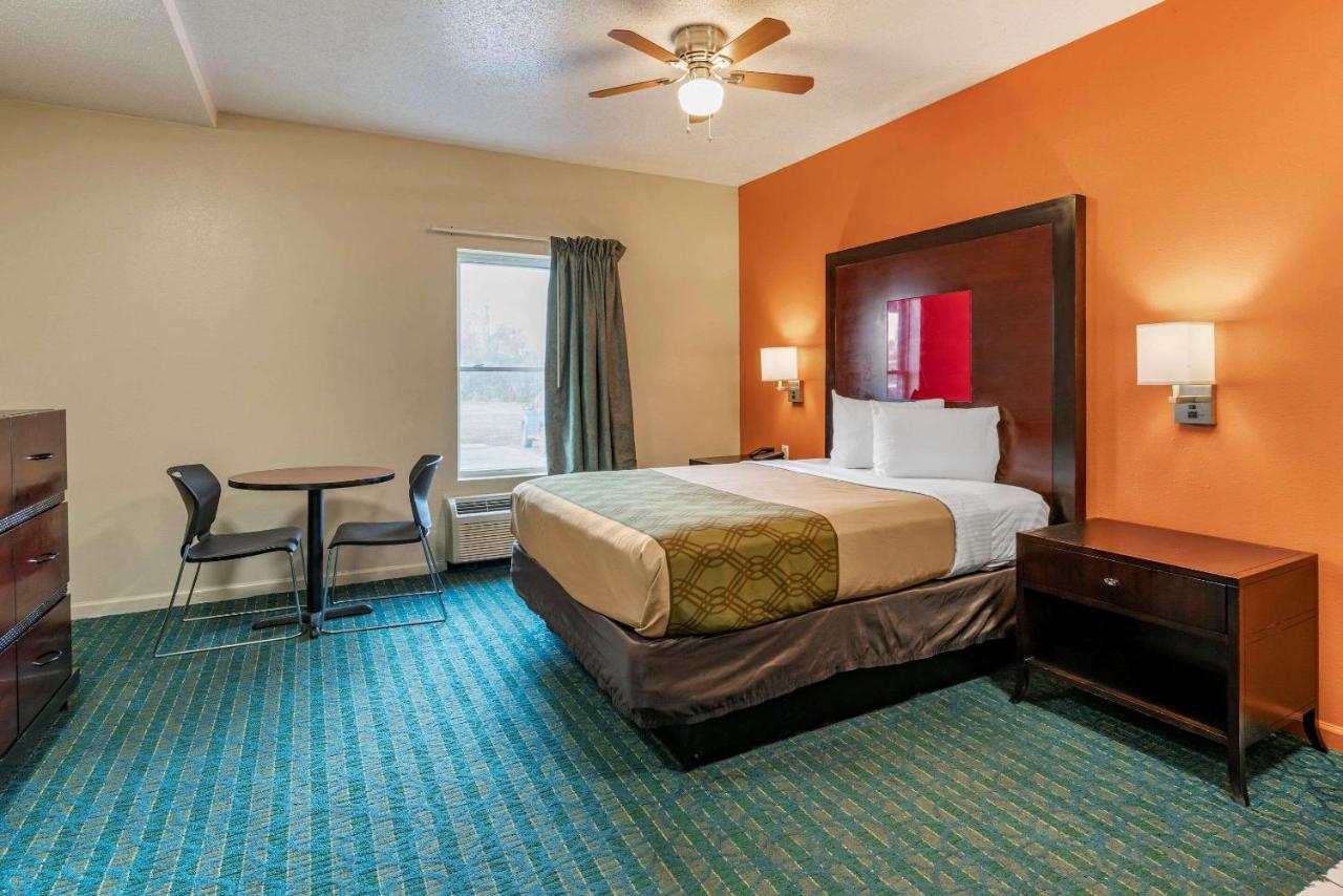 Econo Lodge Inn & Suites Granite City Экстерьер фото