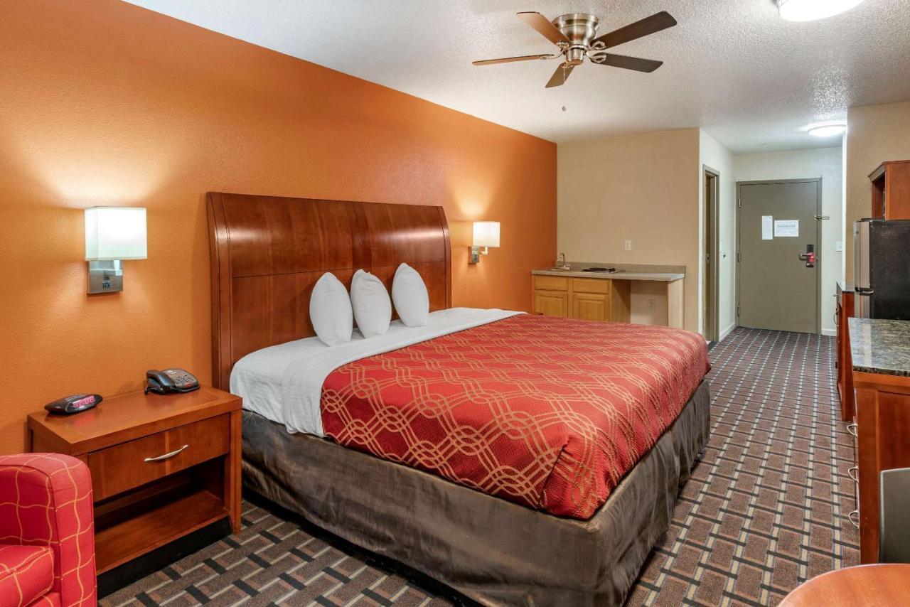 Econo Lodge Inn & Suites Granite City Экстерьер фото