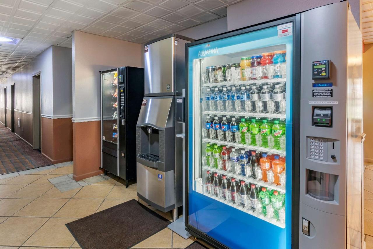 Econo Lodge Inn & Suites Granite City Экстерьер фото