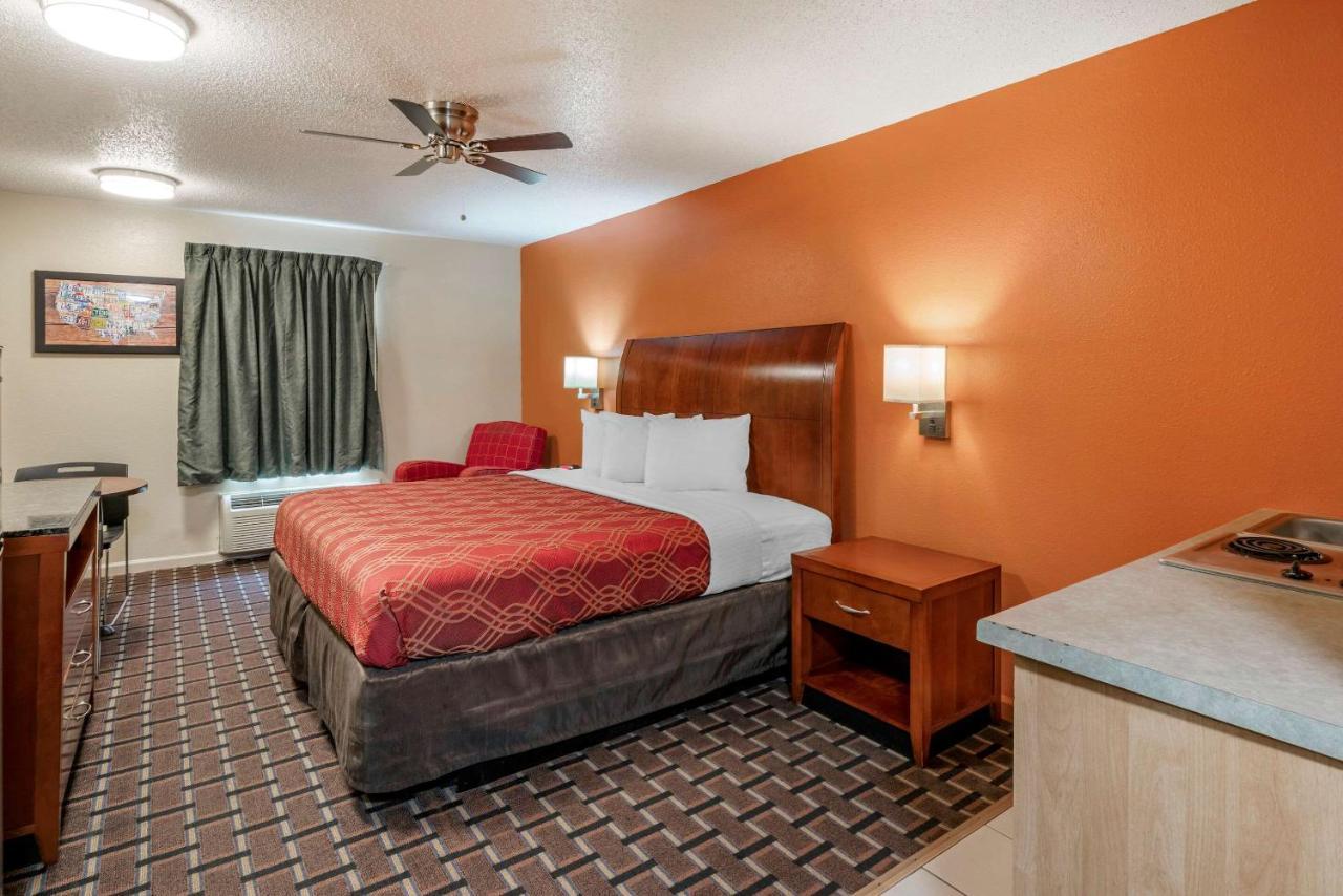 Econo Lodge Inn & Suites Granite City Экстерьер фото
