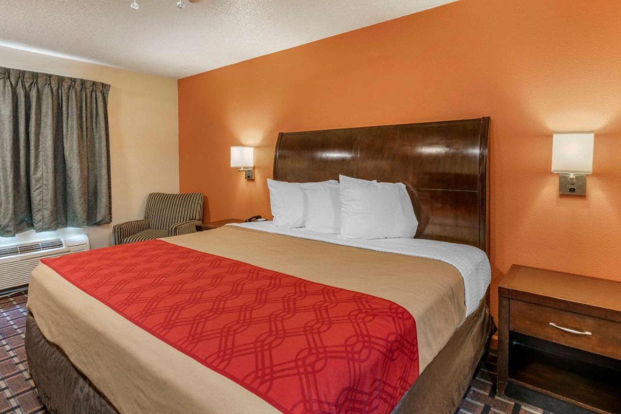 Econo Lodge Inn & Suites Granite City Экстерьер фото