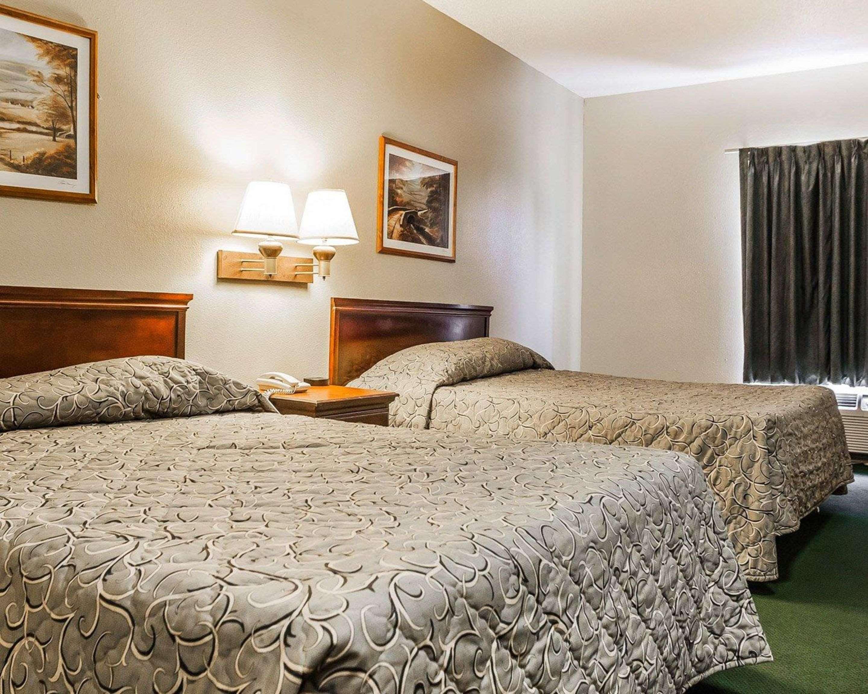 Econo Lodge Inn & Suites Granite City Экстерьер фото