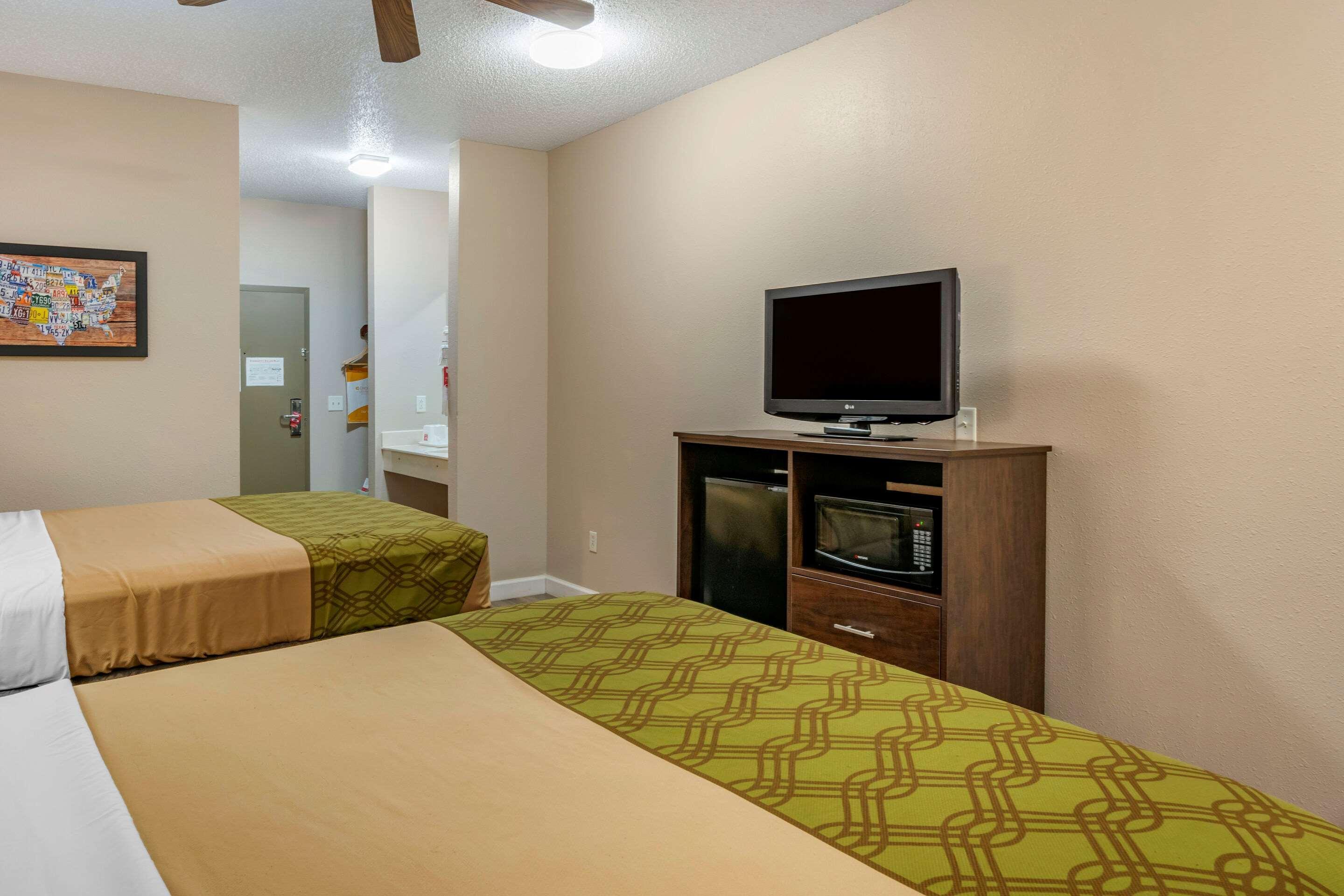 Econo Lodge Inn & Suites Granite City Экстерьер фото