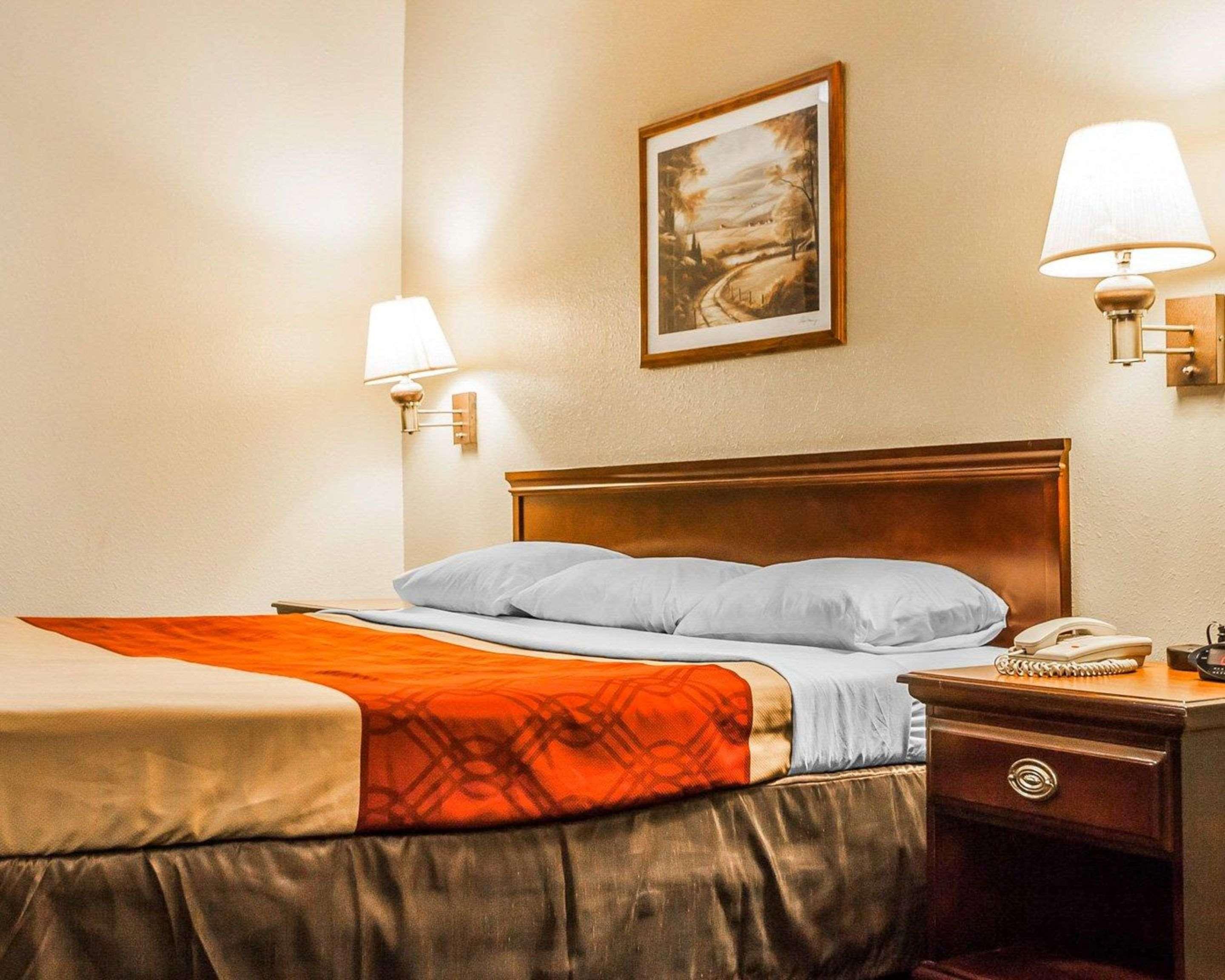 Econo Lodge Inn & Suites Granite City Экстерьер фото