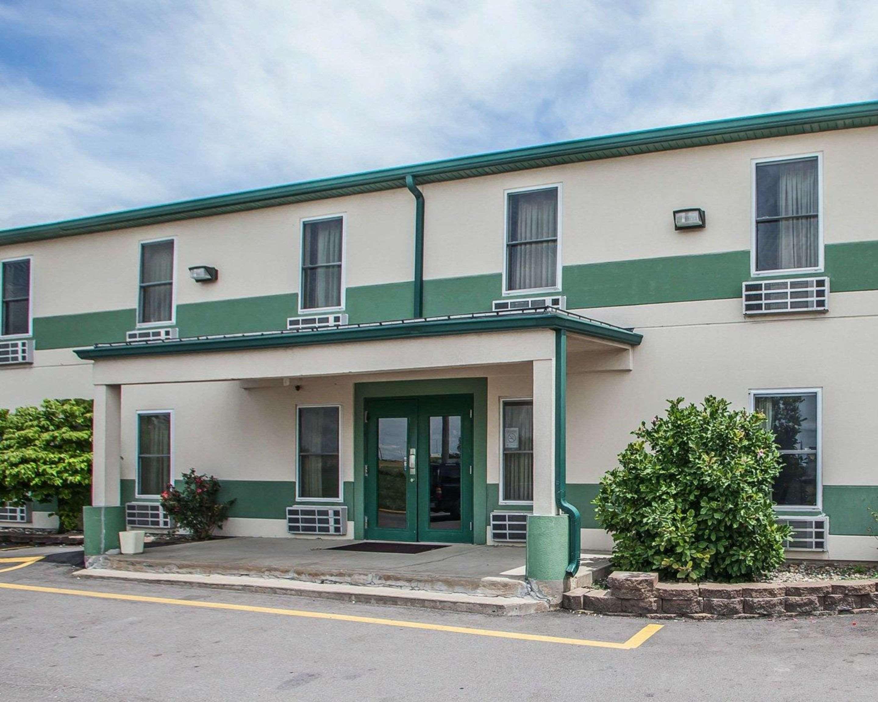 Econo Lodge Inn & Suites Granite City Экстерьер фото