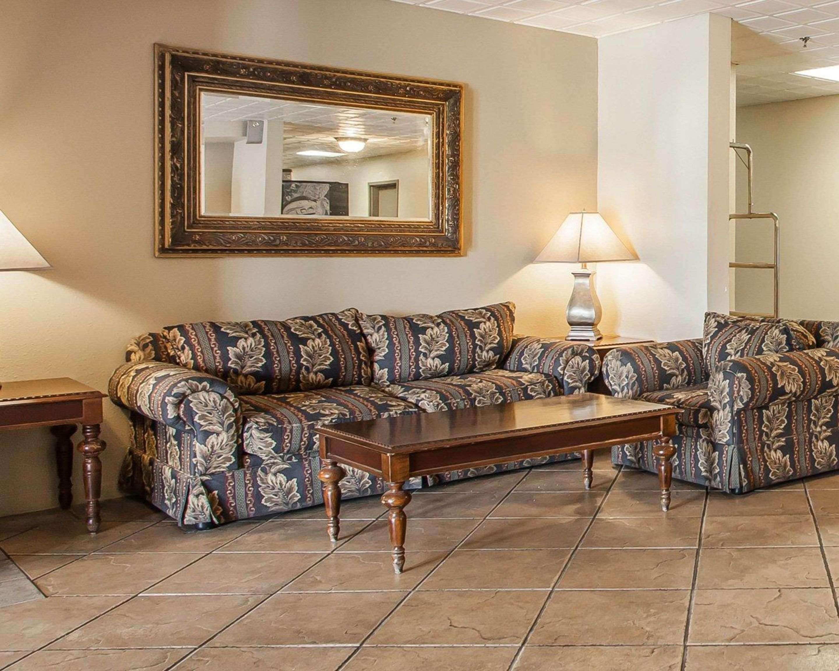 Econo Lodge Inn & Suites Granite City Экстерьер фото