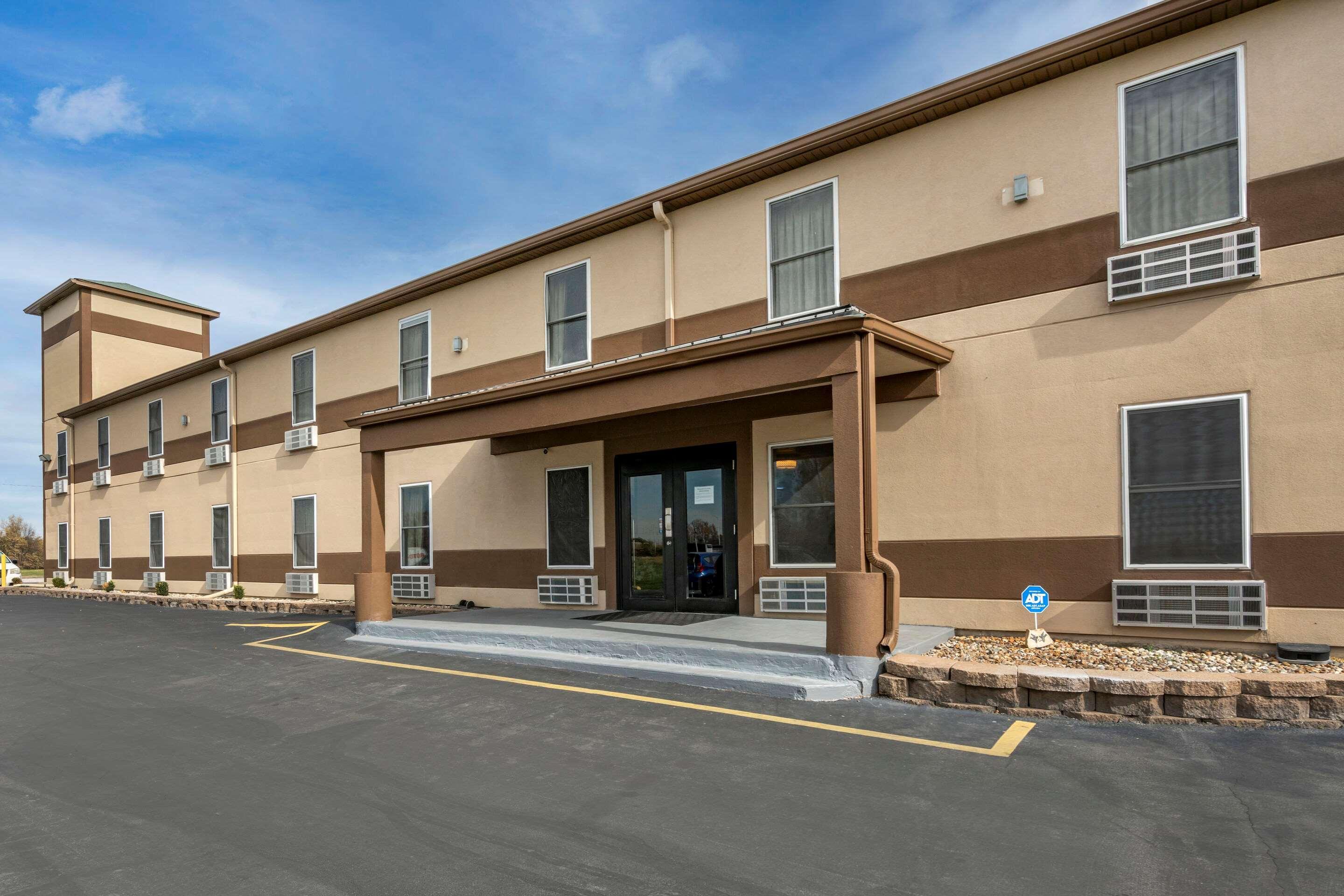 Econo Lodge Inn & Suites Granite City Экстерьер фото