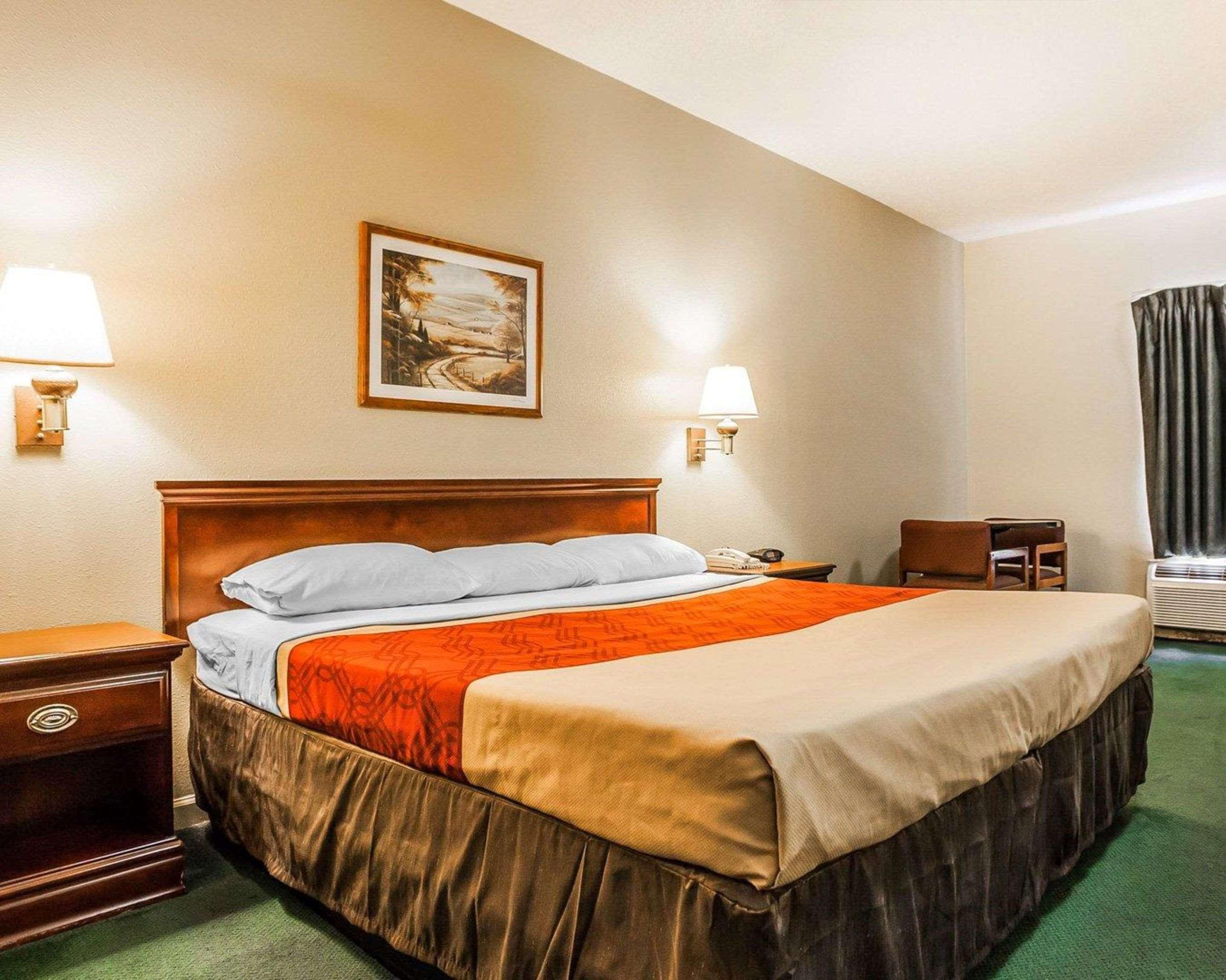 Econo Lodge Inn & Suites Granite City Экстерьер фото
