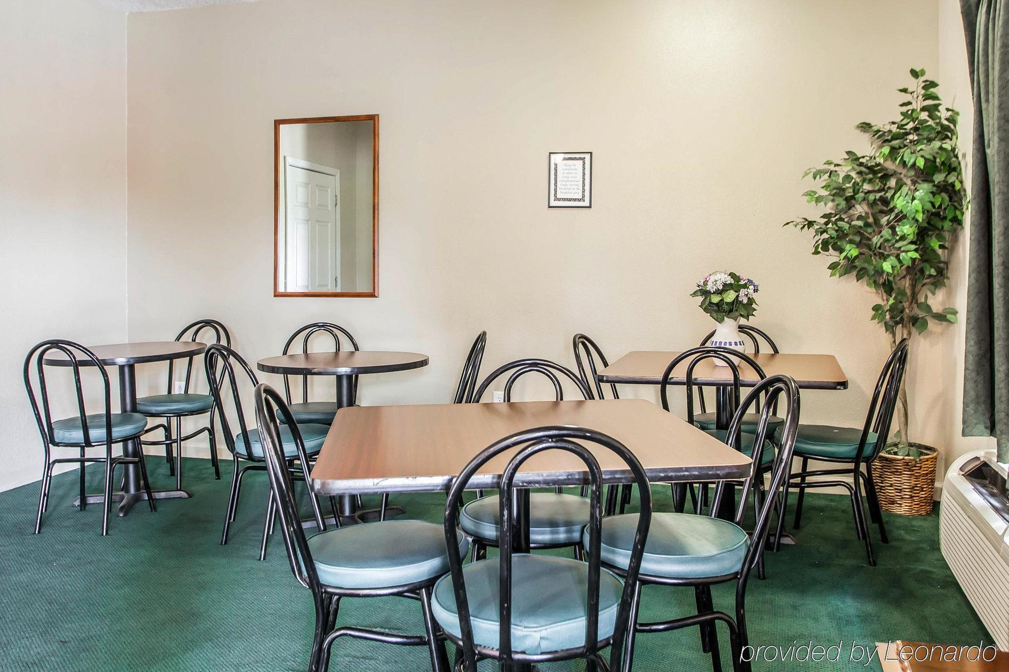 Econo Lodge Inn & Suites Granite City Экстерьер фото