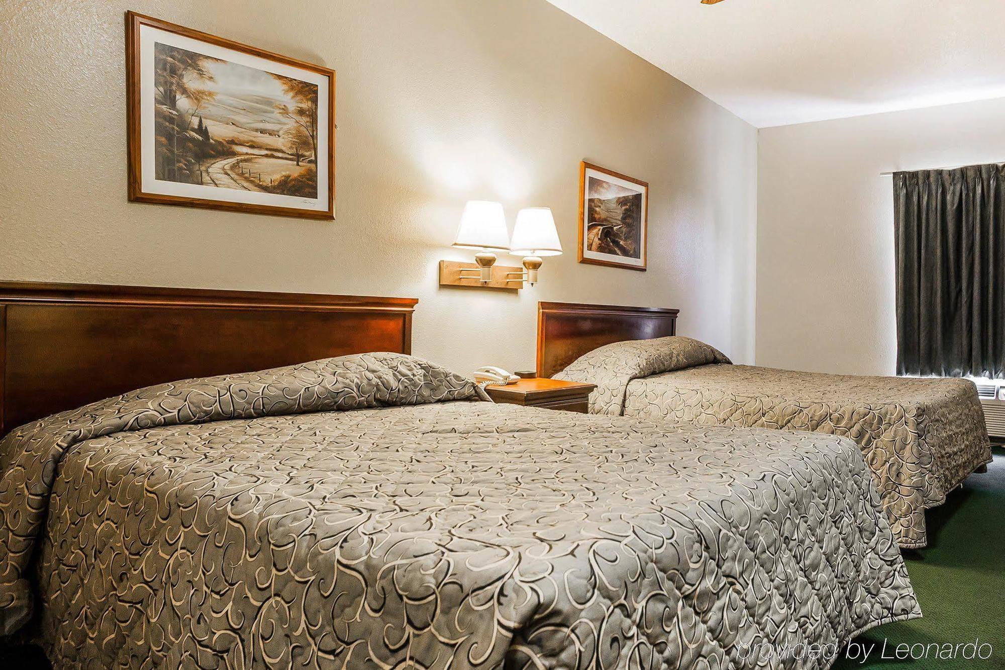 Econo Lodge Inn & Suites Granite City Экстерьер фото